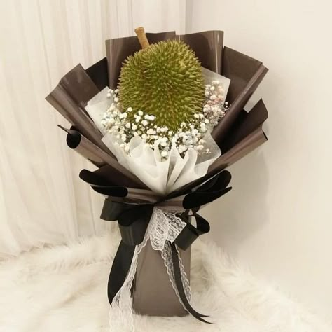 Flower Bucket Ideas, Food Bouquet Ideas, Bucket Diy, Wrapping Bouquet, Snack Bouquet, Vegetable Bouquet, Ribbon Rose Bouquets, Fruit Bouquet, Food Bouquet