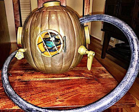 Scuba Diver's Pumpkin Helmet Scuba Diver Pumpkin Carving, Fishing Pumpkin, Jaws Pumpkin, Crab Pumpkin Decoration, Pumkin Carving Pirate Ship, Pumpkin Pumpkin Carving, Diver Helmet, Dive Helmet, Diving Helmet