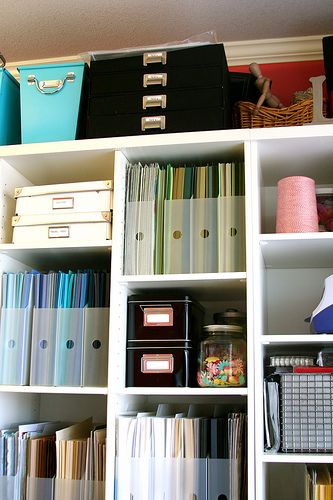 Office Inspiration Workspaces, Closet Office Organization, Home Office Closet, Small Craft Rooms, Office Organisation, Office Organization At Work, Closet Office, White Bookcase, Office Crafts