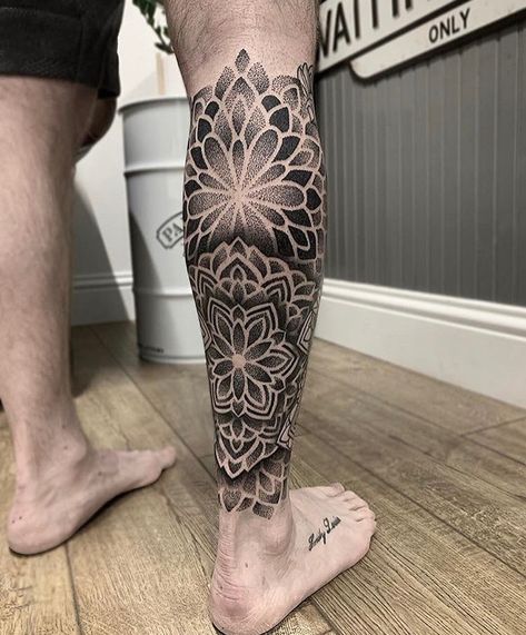 Hannya Maske Tattoo, Hannya Maske, Geometric Tattoo Leg, Candy Skull Tattoo, Calf Tattoo Men, Mandela Tattoo, Animal Tattoos For Men, Sketch Style Tattoos, Geometric Mandala Tattoo