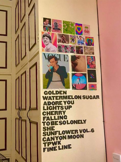 Harry Styles Bio Ideas, Harry Styles Bedroom, One Direction Room, Harry Styles Poster, Dorm Room Inspiration, Indie Room Decor, Indie Room, Room Goals, Cute Bedroom Decor