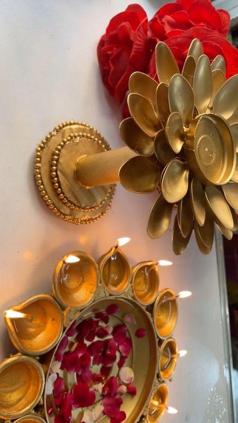 Diwali Plate Decoration, Diy Diya Stand For Diwali, Diya Thali Decoration Ideas, Diy Diya Stand, Diwali Thali Decoration Ideas, Diya Stand Decoration, Divali Decoration, Mandir Decor, Diya Stand