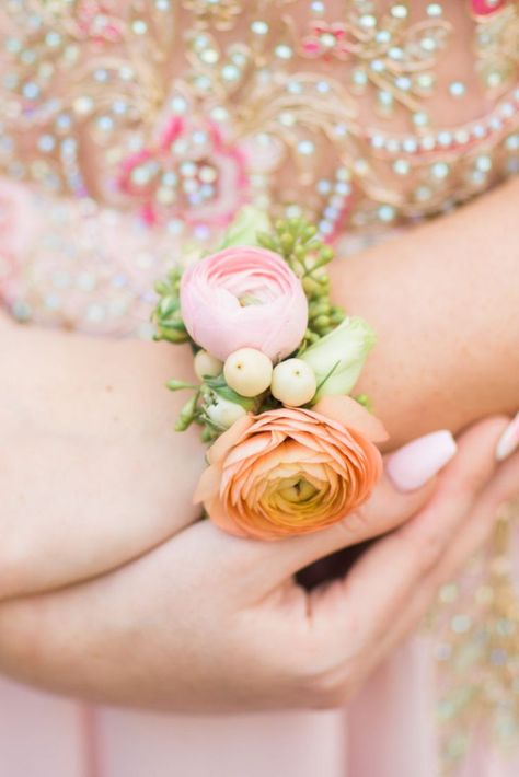 Pastel Corsage, Cuff Corsage, Corsage Cuff, Flower Proposal, Emerald Design, Bracelet Corsage, Corsage Bracelet, Diy Corsage, Prom Inspiration