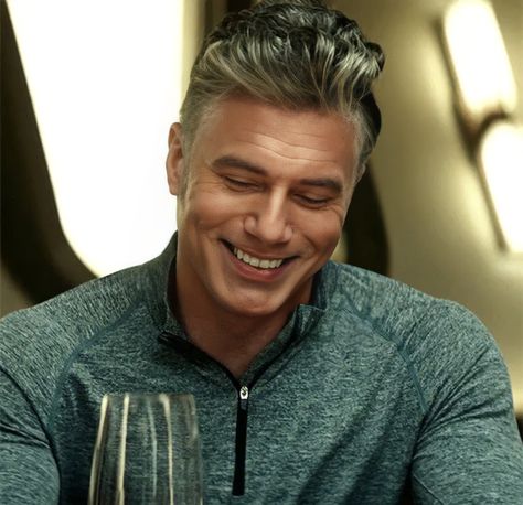 Anson Mount Captain Pike, Anson Mount Star Trek, Captain Pike Strange New Worlds, Ratchet Tfp, Captain Pike, Husband Hair, Christopher Pike, Fandom Star Trek, Anson Mount