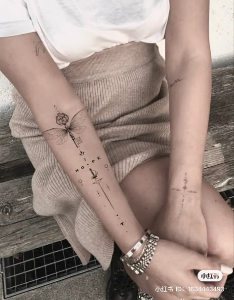 Patient Tattoo, Perspective Tattoos, Blatt Tattoos, Tattoos Infinity, Boho Tattoos, Tasteful Tattoos, Tattoos Geometric, Spine Tattoos For Women, Dragonfly Tattoo