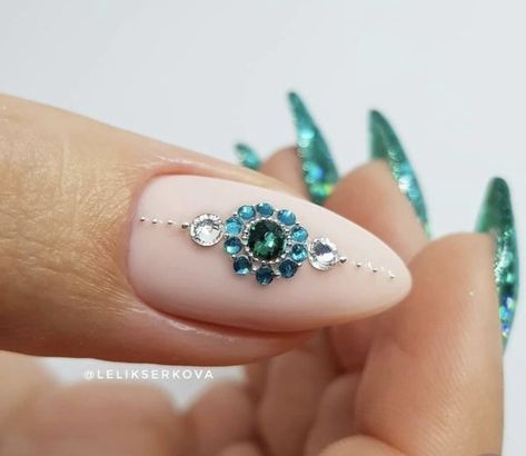 3d Nail Art Designs, Nails Inspired, Swarovski Nails, Simple Nail Art Designs, Best Nail Art Designs, Gem Nails, Diamond Nails, Acrylic Nail Art, Crystal Nails