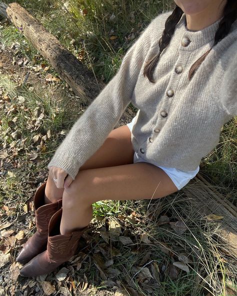 Today Tonight Tomorrow, Shorts Cowboy Boots, Countryside Outfit, Quotes Flowers, Flowers Pretty, Garden Inspo, Country Side, Fitness Health, Outfit Inspo Fall