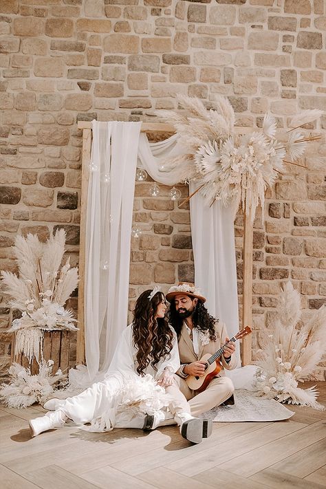 Pampas Aesthetic, Boho Wedding Outfit, Wedding Backdrop Boho, Boho Winter Wedding, Winter Wedding Style, Winter Barn Wedding, Winter Barn Weddings, Winter Wedding Theme, Pampas Wedding