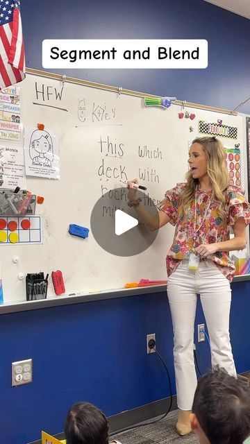 Lisa Elaine Peters on Instagram: "Segment and blend! We do this every day in different ways!  Comment tpt for link to resources 💚  #letters #lettersounds #phonics #abcs #scienceofreading #scienceofreadinginstruction #reading #sor #tactilelearning #learning #learningresources #educationalvideo #primaryschool #kinder #kindergartenteacher #kindergarten #prek #kindergartentips #homeschool #homeschoolmom #teacher #teachingkids #teachingonline #futureteacher #studentteacher #abc #lettersandsounds" Two Letter Blends Activities, Blending And Segmenting Kindergarten, Teaching Phonics Kindergarten, Beginning Sounds Kindergarten, Read Write Inc Phonics, Segmenting Activities, Preschool Reading Activities, Kindergarten Phonics Activities, Teacher Videos