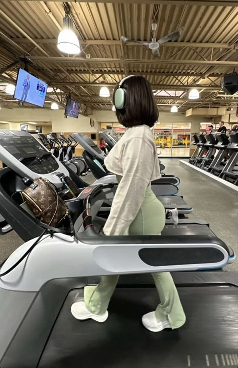 Gym Workoutfits Women, Walking Pad Aesthetic, Gym Flicks, Exercise Outfits, Gym Aesthetics, Winter Arc, Gymwear Outfits, Fitness Aesthetic, Workout Stuff