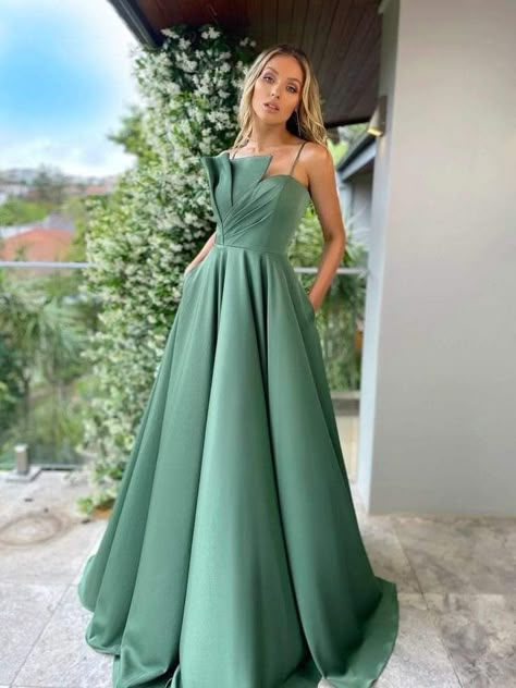 Green Satin Bridesmaid Dresses, Frock Ideas, Mothers Gowns, Accessories Beach, Prom Dresses Elegant, Brimmed Hat, Prom Dress Styles, Elegant Girl, Princess Dresses