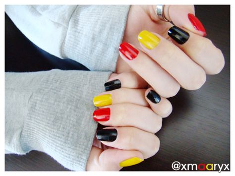 German flag nails German Flag Nails, German Nails Designs, Germany Nails, German Nails, Country Nail Art, Smart Nails, Flag Nails, Germany Trip, All European Countries