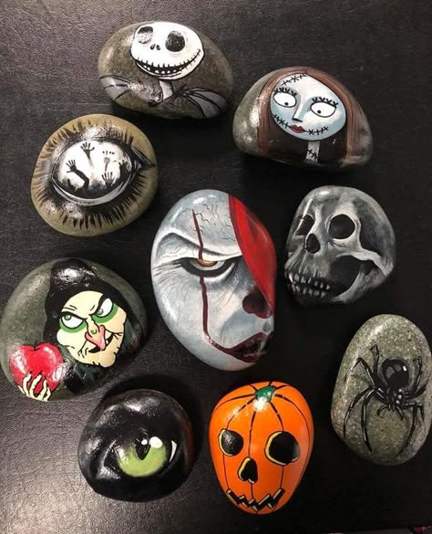 Garden Rock Art, Painted Rock Animals, Halloween Pumpkins Painted, Halloween Rocks, Stone Art Painting, Halloween Crafts Decorations, Halloween Artwork, Painted Rocks Craft, Painted Rocks Diy