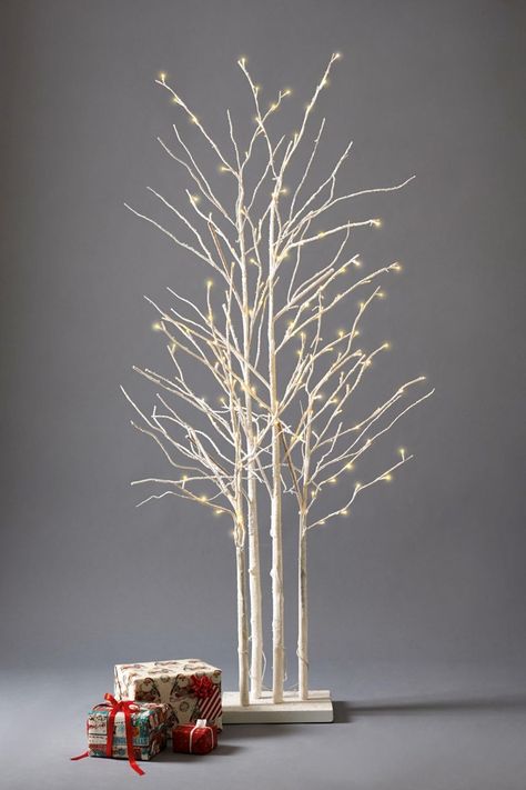 Twig trees: 3 stunning birch cluster Christmas trees White Twig Tree, Birch Christmas Tree, Christmas Foyer, Twig Christmas Tree, Twig Tree, Alternative Christmas, Alternative Christmas Tree, Black Christmas Trees, Contemporary Christmas