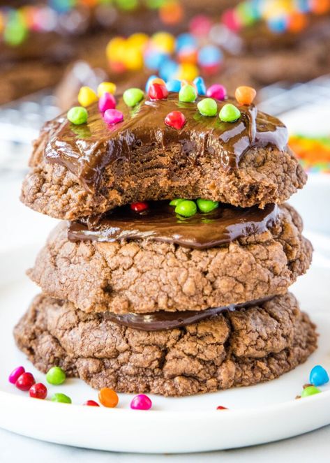 Cosmic Brownie Cookies - Super thick, soft, and decadent chocolate cookies topped with a chocolate ganache and rainbow sprinkles. Just like the classic brownies but in cookie form! Cosmic Brownie Cookies, Classic Brownies, Fun Drink Recipe, Cosmic Brownies, Cream Cheese Muffins, Kinds Of Cookies, I Love Chocolate, Energy Balls, Pumpkin Cream