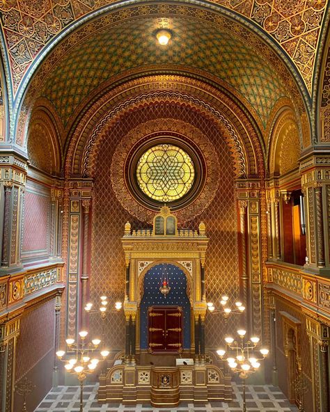 The Spanish Synagogue - Humans of Judaism Moorish Interior, Synagogue Architecture, Jewish Synagogue, Jewish Culture, Religious Architecture, Ancient Designs, Spiritual Meditation, Prague Czech Republic, Prague Czech