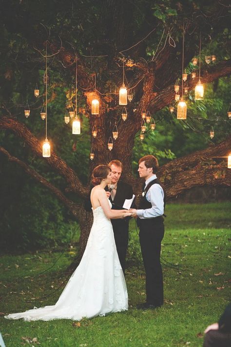 Oak Tree Wedding Ceremony, Tree Wedding Ceremony, Oak Tree Wedding, Wedding Jars, Backyard Wedding Ceremony, Small Backyard Wedding, Meteor Garden 2018, Mason Jar Wedding, Outside Wedding