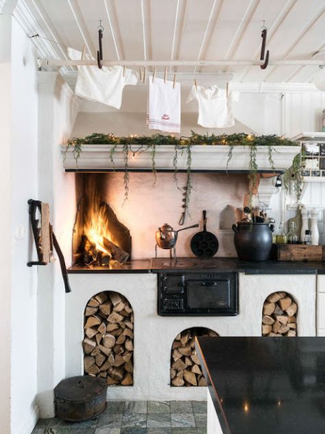 Modern Rustic Farmhouse Kitchen, Modern Rustic Farmhouse, Rustic Farmhouse Kitchen, Kitchen Fireplace, Style Deco, Rustic Kitchen, Dream Kitchen, Wood Burning, A Kitchen