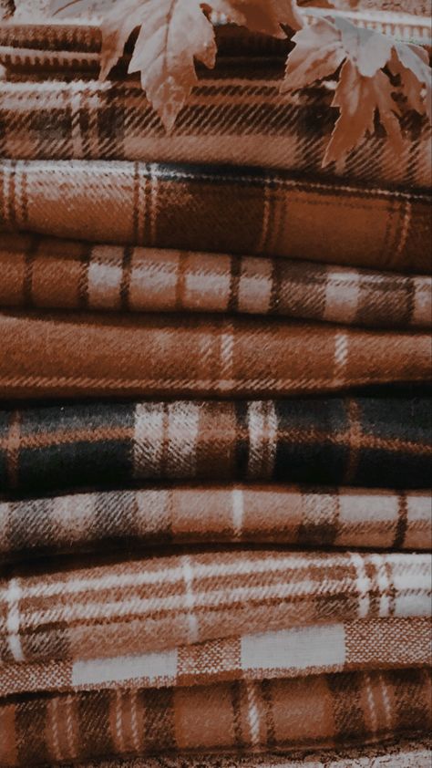 Flannel Aesthetic, Fall Backgrounds Iphone, Love Pink Wallpaper, Fall Blanket, Fall Flannel, Autumn Magic, Photo Edits, Spring Aesthetic, Vintage Fall