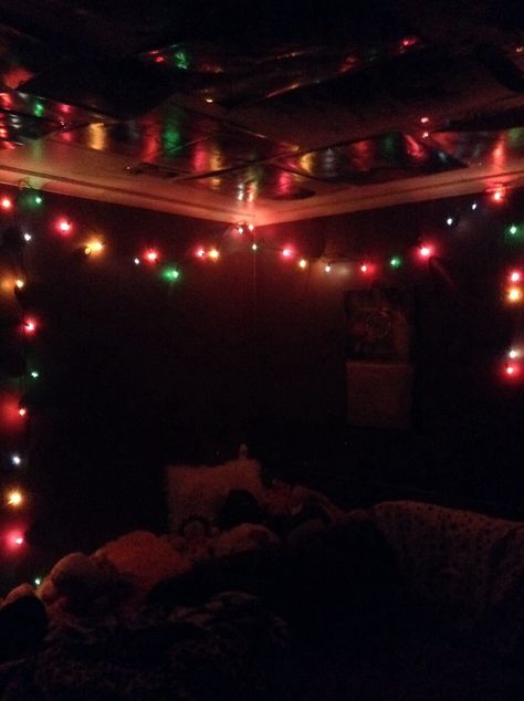 Proud to say I finally decorated my room like this! Christmas Lights Room Aesthetic, Christmas Light Room Decor, Christmas Lights Room Decor, Christmas Lights Bedroom, Christmas Lights In The Bedroom, Christmas Lights In Room, Playlist Art, Room Flags, Christmas Lights In Bedroom