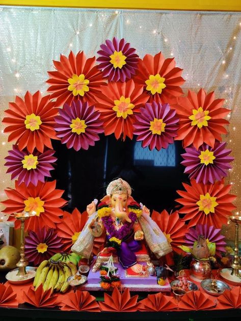 Ganpati At Home, Flower Decoration For Ganpati, Eco Friendly Ganpati Decoration, Ganesh Decoration, Ganpati Decoration Theme, Ganesh Chaturthi Decoration, Ganpati Decoration At Home, Paper Decorations Diy, Janmashtami Decoration