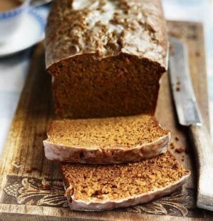 Moist Gingerbread, Honey Cake Recipe, Spiced Honey, Delicious Magazine, Salty Cake, Honey Cake, Honey Recipes, Loaf Cake, Coconut Cake