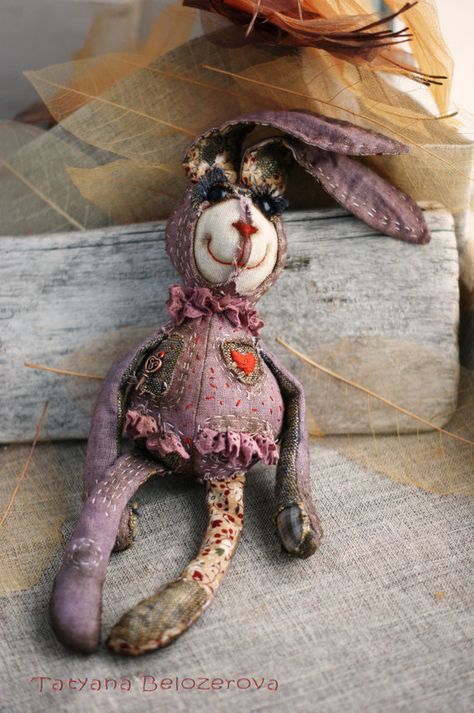 Handmade Rabbit, Sculpture Textile, Doll Making Patterns, Toy Rabbit, Handmade Soft Toys, Fairy Art Dolls, Textile Sculpture, Animal Sewing Patterns, Room Baby