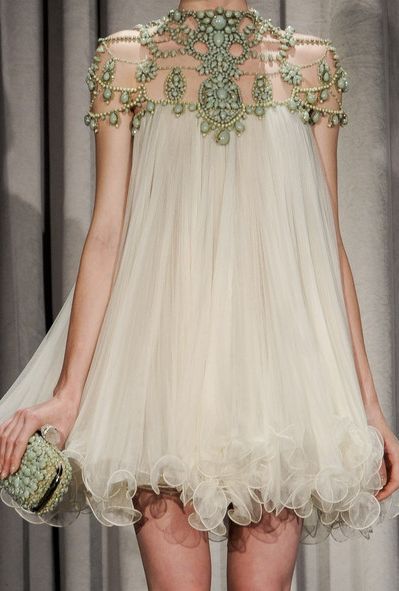 marchesa 2011 spring Marchesa Spring, Couture Embroidery, Monique Lhuillier, Marchesa, Fancy Dresses, Fashion Details, Couture Fashion, Pretty Dresses, Runway Fashion