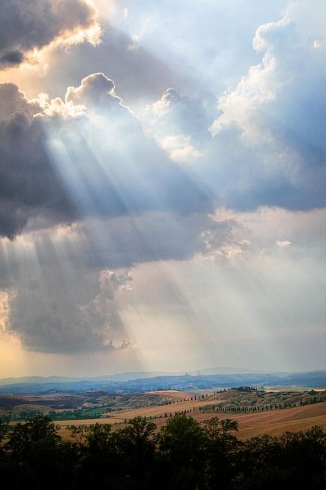 Era Victoria, Storm Clouds, Alam Yang Indah, Sky And Clouds, Beautiful Sky, The Clouds, Famous Quotes, Beautiful World, Wonders Of The World