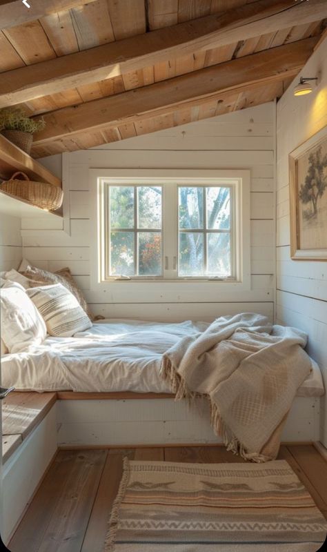 Renovated Bedroom, Cozy Cabin Bedrooms, Cabin Bedrooms, Downstairs Bedroom, Barn Loft, Tiny House Bedroom, Airy Bedroom, Dekorasi Kamar Tidur, Attic Rooms