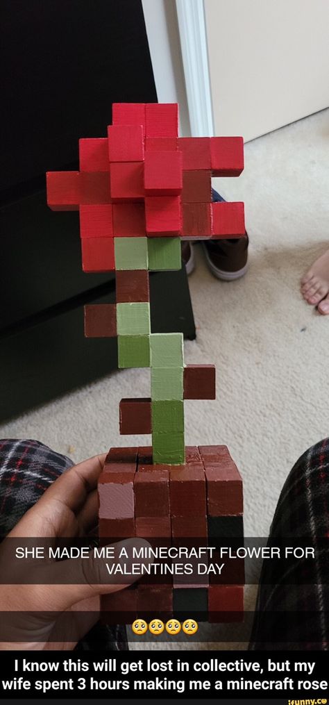 Minecraft Rose, Diy Minecraft Decorations, Minecraft Diy Crafts, Minecraft Valentines, Minecraft Gifts, Diy Minecraft, Rose Crafts, Minecraft Decorations, Scrapbook Book