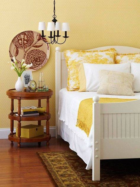 15 Happy, Yellow Bedrooms That Will Inspire You Bedroom With Yellow Walls, Blank Wall Solutions, Yellow Bedroom Walls, Yellow Bedroom Decor, Reuse Ideas, Inexpensive Art, Dream Bedrooms, Deco Champetre, Table Room