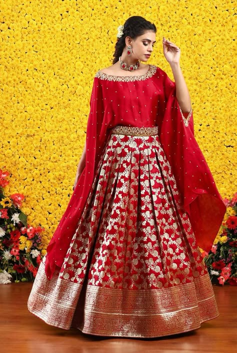 Lengha With Long Blouse, Latest Lehenga Design 2024, Frock With Lehenga, Ghagra Designs, Ghagra Choli Designs, Banarsi Dress, Benaras Sarees, Unique Dress Design, Classic Linen Dress