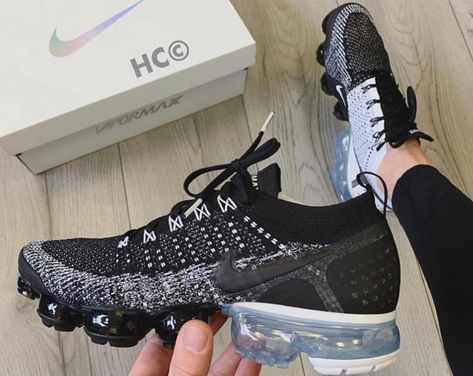 Swarovski Nike, Nike Vapormax Flyknit, Vapor Max, Kicks Shoes, Nike Vapormax, Nike Air Shoes, Mail Delivery, Cute Sneakers, Hype Shoes