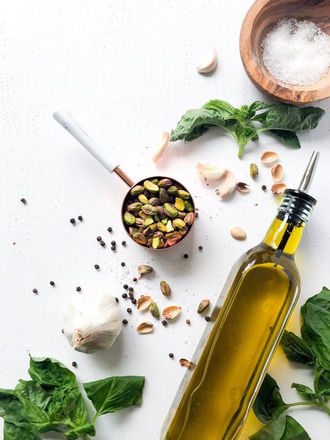 Vegan Pistachio, Ingredients Photography, Sauce Pesto, Pistachio Pesto, Food Photography Inspiration, Food Photography Tips, Seasonal Food, Food Photography Styling, Pizza Sauce