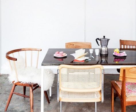 The Dos and Don'ts of Mastering the Mismatched Dining Chair Trend Mix Match Dining Chairs, Mismatched Dining Room, Floral Accent Chairs, Interior Design Guidelines, Eclectic Dining Chairs, Mix Match Chairs, Mixed Dining Chairs, Mismatched Dining Chairs, Scandinavian Dining Room