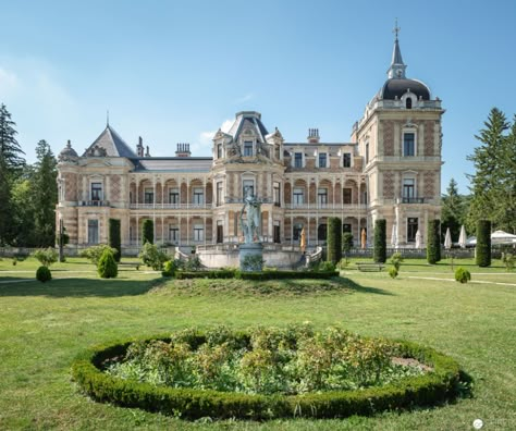 Old Mansion Exterior, Vintage Mansion, Neoclassical Home, French Mansion, Chateau House, Old Money House, British Castles, Mansion Exterior, Antebellum Homes