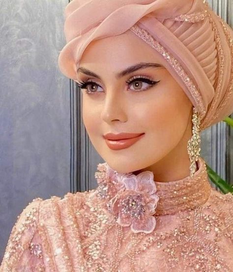 Matric Ball Dresses, Headpiece Hijab, Turkish Dresses, Turkish Bride, Bridal Hijab Styles, Modest Top, Hijab Wedding Dresses, Mode Turban, Hair Scarf Styles