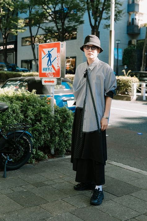 Street Style Men 2023 Tokyo Street Style Men, Mens Street Fashion, Tokyo Fashion Street, Tokyo Streetwear, Street Style 2023, Big Jeans, Sick Clothes, Summer Street Style, Guys Fits