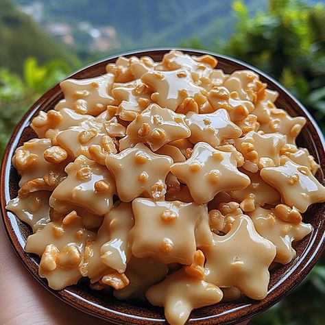 Cashew Brittle Recipe, Peanut Butter Chocolate Bark, Cashew Brittle, Homemade Candy Bars, Baked Artichoke, Seafood Bisque, Caramel Apple Cake, Brittle Recipes, Truffle Recipe