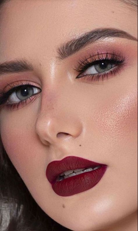 Elegant Red Makeup, Bridal Lipstick Colors, Mekup Bride Simple, Aesthetic Eye Makeup, Bold Lipstick Makeup, Maroon Makeup, Red Lipstick Makeup Looks, Maroon Lipstick, Aesthetic Eye