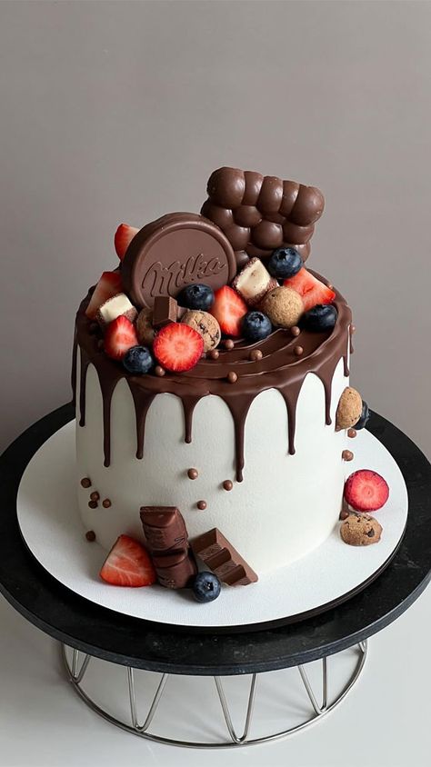 chocolate drip cake, chocolate drip birthday cake, 18th birthday cake Chocolate Drip Cake Ideas, Birthday Cake 18th Birthday, Cake Chocolate Drip, Cake With Chocolate Drip, Cake 18th Birthday, 50 Birthday Cake, Drip Birthday Cake, Moist White Cake, Chocolate Candy Cake