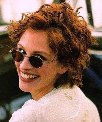 80s Short Hair, Julia Roberts Hair, 90s Teen Fashion, Julia Roberts Style, Celebrity Sunglasses, Bella Hadid Outfits, Short Curls, Have A Great Weekend, Julia Roberts