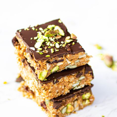 Delicious Puffed Quinoa Bars Quinoa Bars, Healthy Protein Bars, Puffed Quinoa, Blueberry Crisp, Plant Based Desserts, Healthy Bars, Quinoa Healthy, Scrumptious Desserts, Breakfast Bars