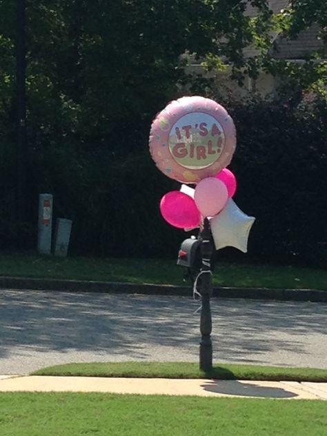 Mailbox with star and pink balloons Heart Shape Balloon Stand, Baby Shower Pink Stars, Shower Checklist, Diy Baby Shower Centerpieces, Baby Shower Checklist, Planning A Baby Shower, Baby Bash, Mailbox Decor, Star Baby Showers