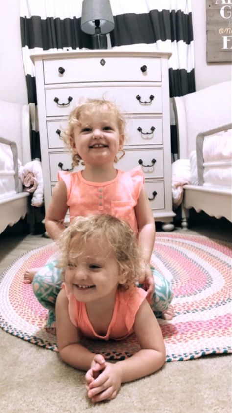 Ava And Olivia Busby, Twins