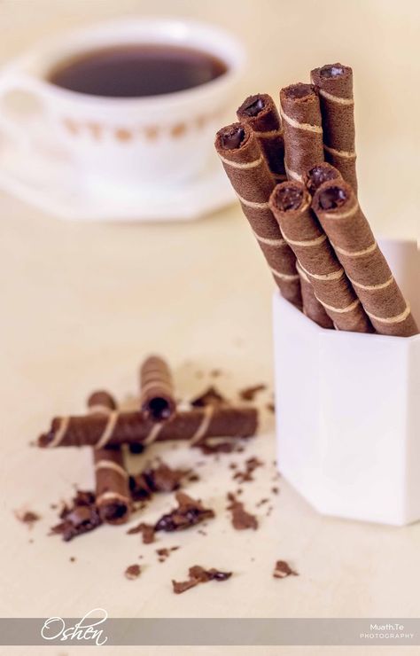 Waffer Chocolate Stick, Wafer Rolls Recipe, Wafer Sticks, Wafer Rolls, Biscuit Packaging, Chocolate Sticks, Chocolate Waffles, Christmas Baking Recipes, Food Cart Design