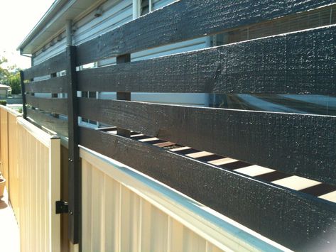 Wood Privacy Screen to Attach to Colourbond Fence : 5 Steps - Instructables Wooden Privacy Screen, Wood Privacy Screen, Privacy Landscaping Backyard, Diy Privacy Screen, Wood Privacy Fence, Fence Toppers, Privacy Fence Designs, Patio Privacy, Privacy Landscaping