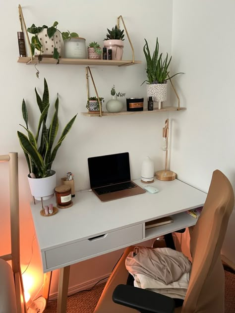 Ruangan Studio, Aesthetic Home Office, Cozy Home Office, Dekorasi Kamar Tidur, Desk Inspo, Pinterest Room Decor, Bedroom Decor Inspiration, Office Room Decor, Study Room Decor