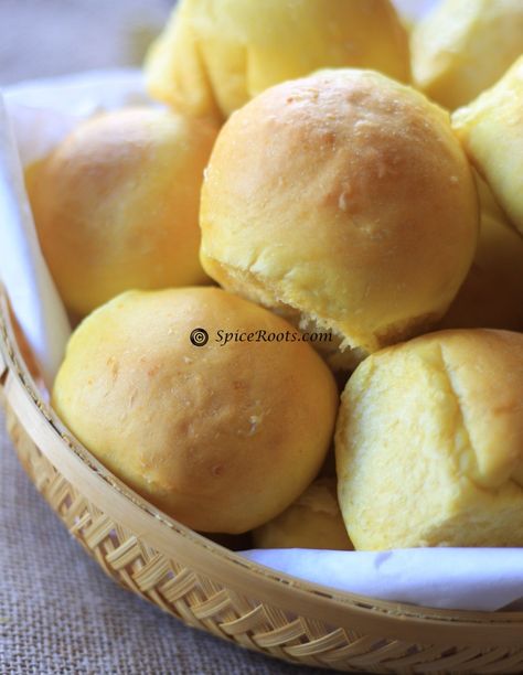 Butternut Squash Rolls Squash Rolls, Bread Machine Rolls Recipes, Butternut Squash Dinner, Bread Machine Rolls, Glass Cookies, Butternut Recipes, Stained Glass Cookies, Homemade Dinner Rolls, Bread Bowls